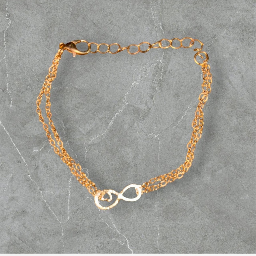 Elegant Gold Chain Bracelet